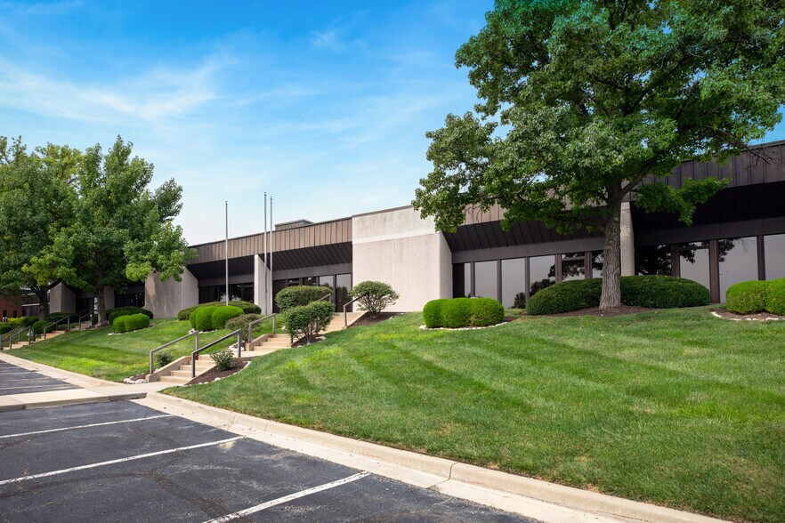 More Photos Of 8300-8320 Nieman Rd, Lenexa Light Manufacturing For Lease