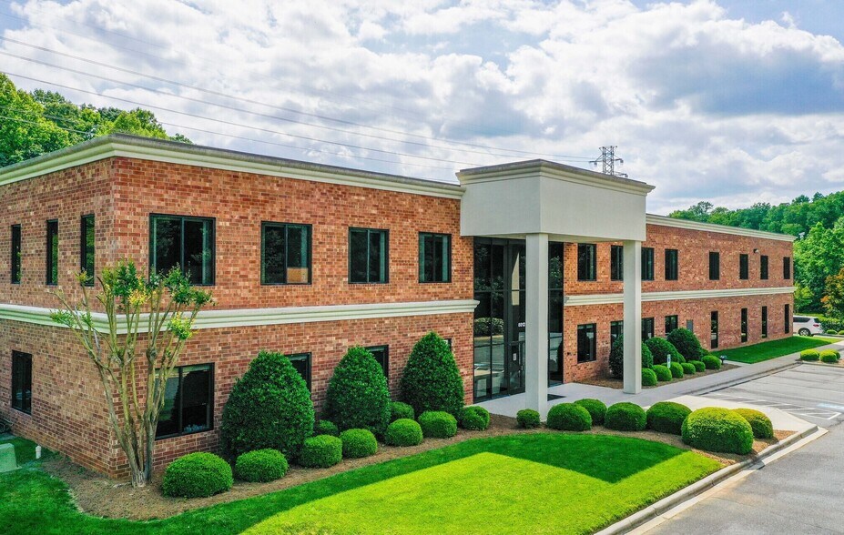 More Photos Of 8012 Tower Point Dr, Charlotte Light Distribution For Lease