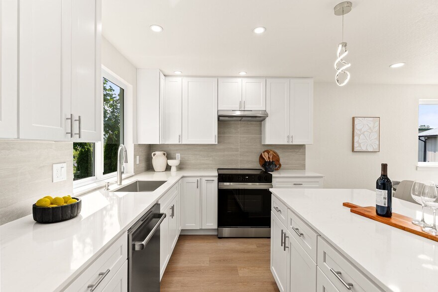 More Photos Of 14643 8th Ave SW, Burien Apartments For Sale