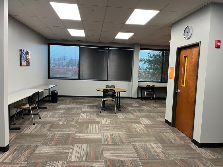 More Photos Of 10765 Lantern Rd, Fishers Office For Lease