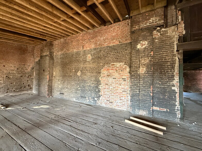 More Photos Of 285 Second St, Troy Warehouse For Sale