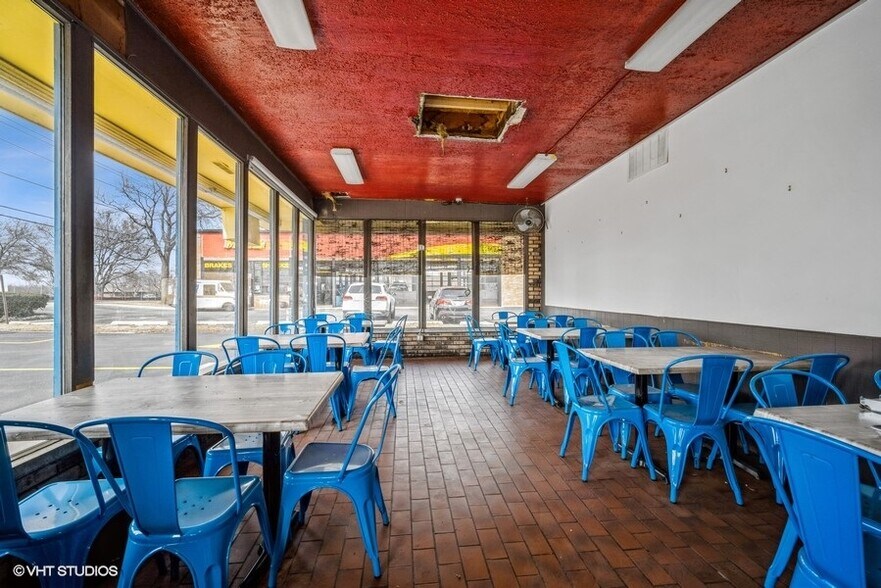 More Photos Of 1124 N Milwaukee Ave, Libertyville General Retail For Lease