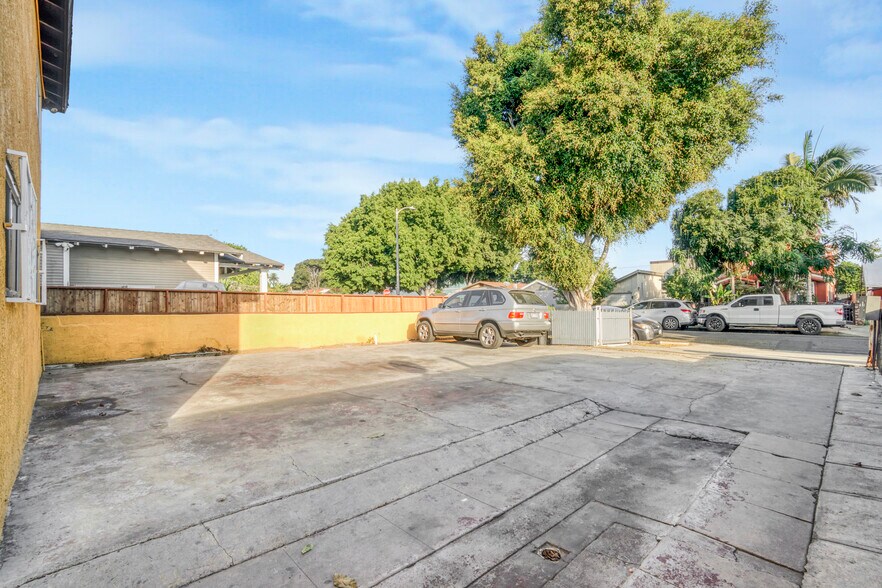 More Photos Of 1548 W 59th Pl, Los Angeles Apartments For Sale