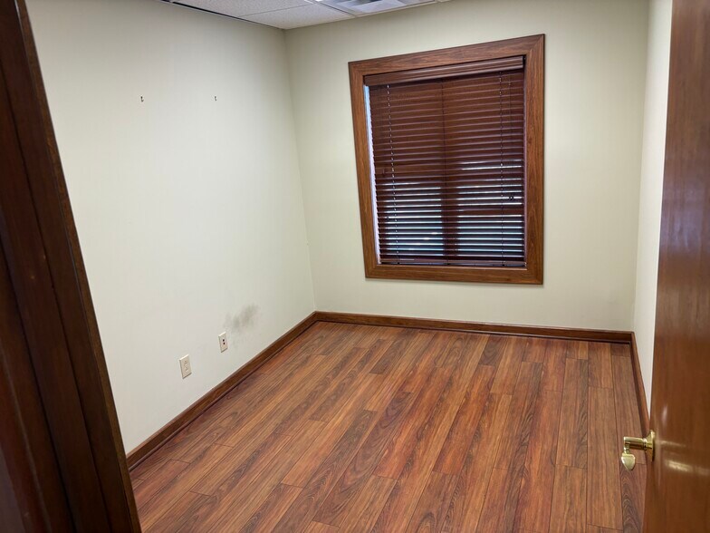 More Photos Of 6728 Loop Rd, Centerville Medical For Sale