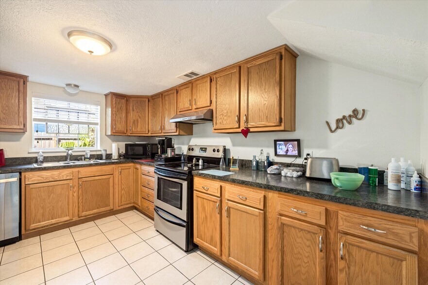 More Photos Of 3216 Ursuline St, Galveston Multifamily For Sale