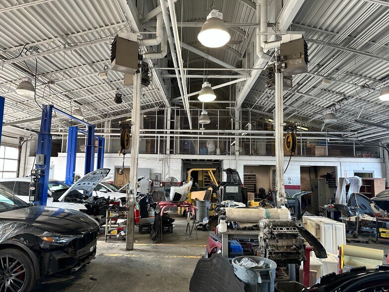 More Photos Of 2200 Elizabeth Lake Rd, Waterford Auto Dealership For Sale
