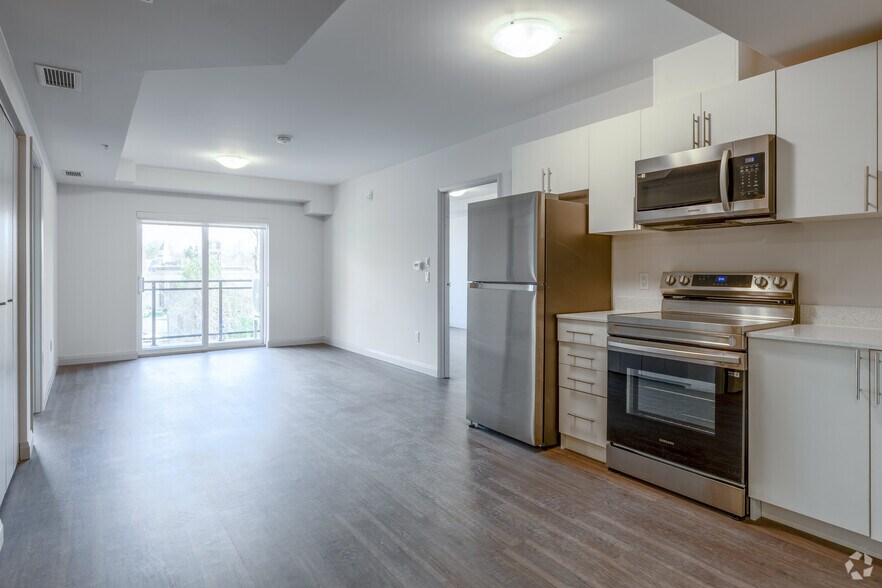 More Photos Of 16 Queen St W, Cambridge Apartments For Lease