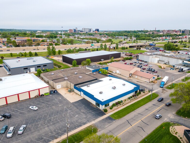 More Photos Of 1304 Valleyhigh Dr NW, Rochester Showroom For Sale