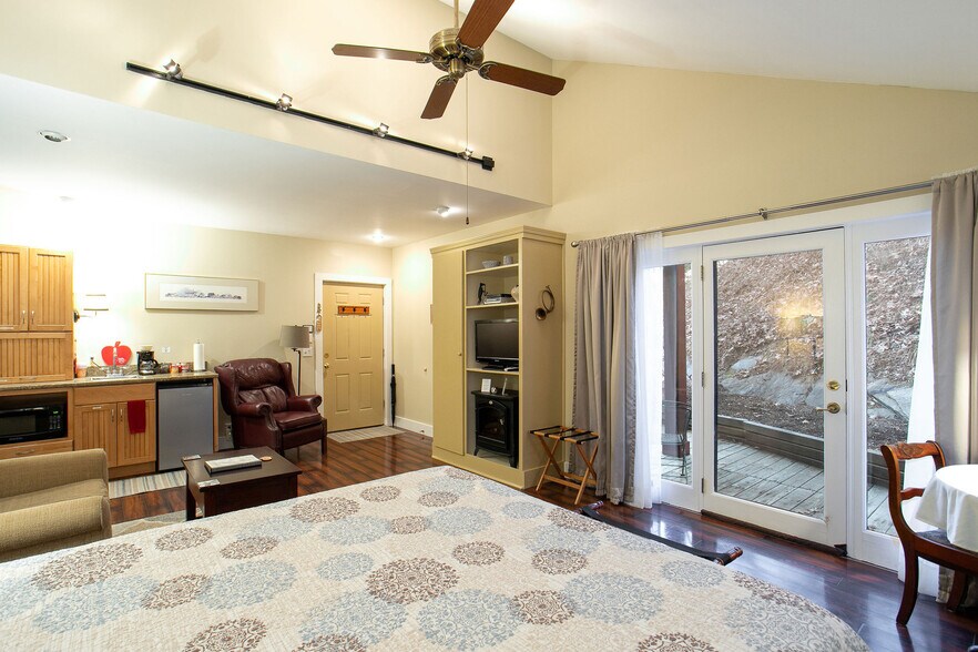 More Photos Of 2 Oak St, West Stockbridge Hospitality For Sale