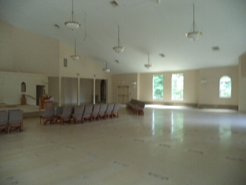 More Photos Of 187 Hampstead Rd, Derry Specialty For Sale