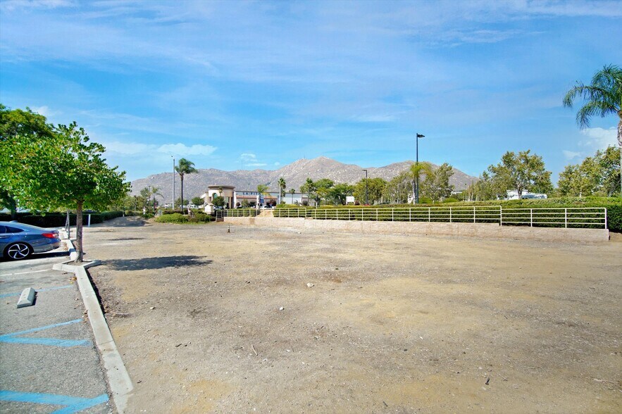 More Photos Of Canyon Springs Parkway, Riverside Land For Lease