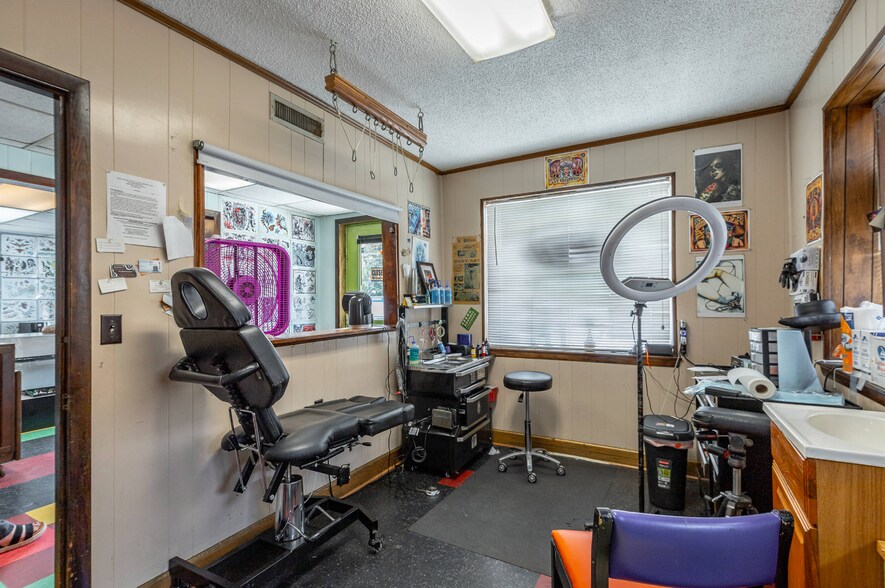 More Photos Of 605 Cherokee Blvd, Chattanooga Storefront Retail Residential For Sale