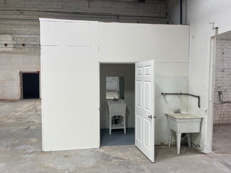 More Photos Of 3431 E 15th St, Los Angeles Manufacturing For Sale