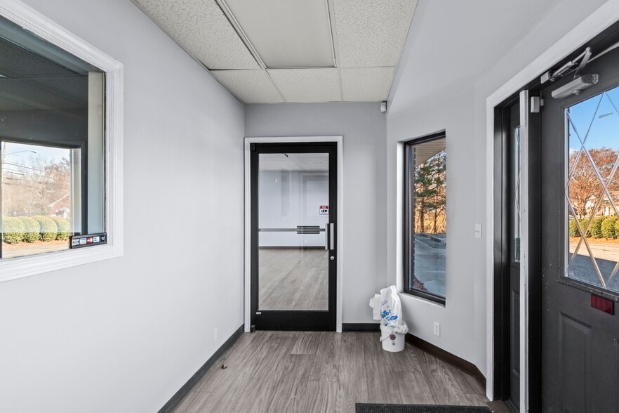 More Photos Of 2910 Reynolda Rd, Winston-Salem Office For Sale