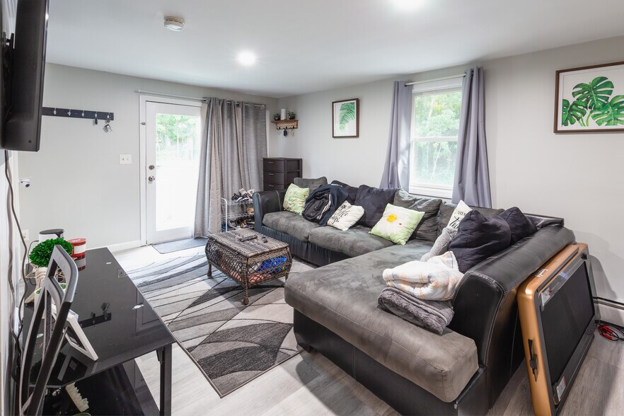 More Photos Of 176-178 Court St, Plymouth Apartments For Sale