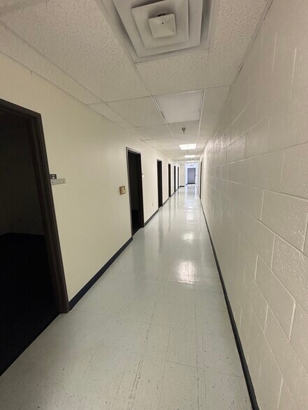 More Photos Of 315-330 E Spring St, Palestine Unknown For Lease