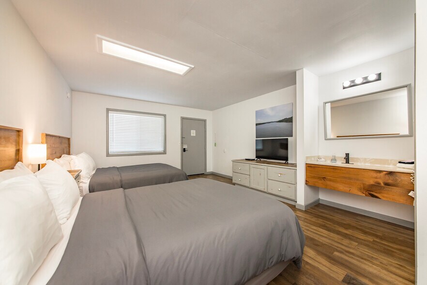 More Photos Of 8546 Edgemont Rd, Greers Ferry Hotel For Sale