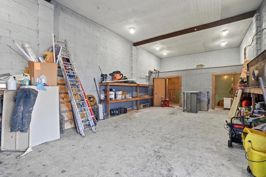 More Photos Of 1610 Germantown Rd, Middletown Restaurant For Sale