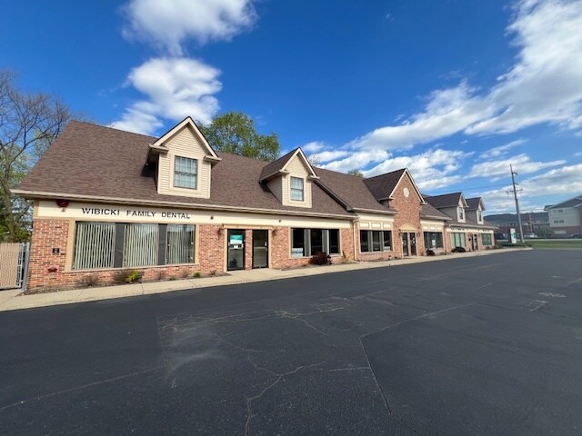 More Photos Of 4 Cedar Ridge Dr, Lake In The Hills Storefront Retail Office For Lease