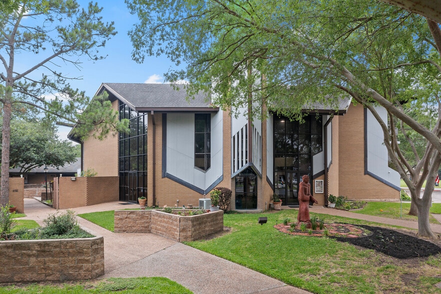 More Photos Of 11011 Hall Rd, Houston Religious Facility For Sale