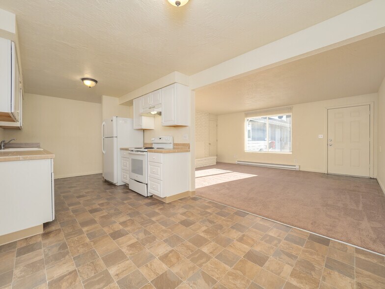 More Photos Of 1581 James St, Woodburn Multifamily For Sale