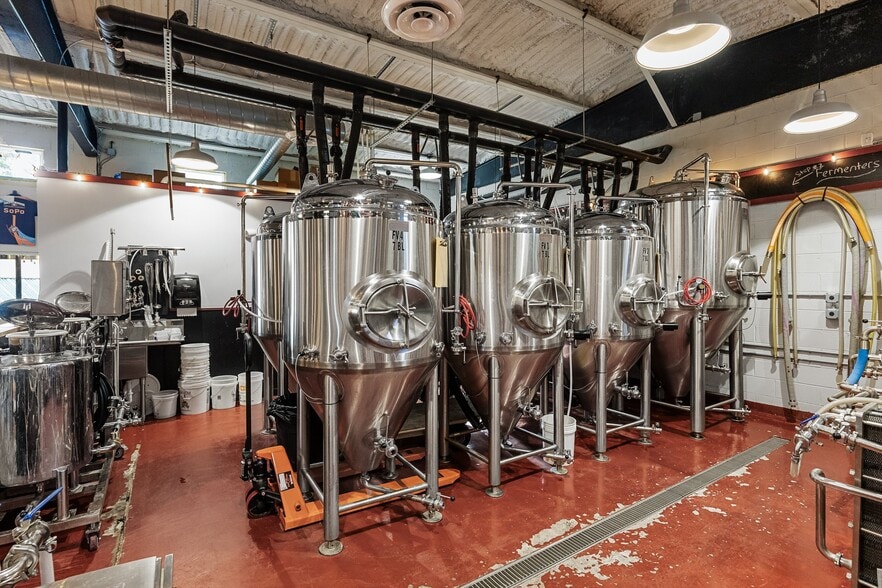 More Photos Of 705 W New York Ave, Somers Point General Retail For Sale