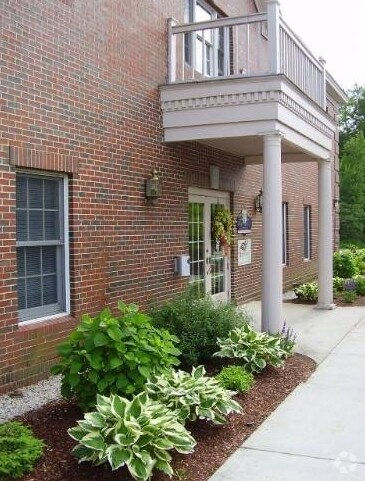 More Photos Of 124-128 S River Rd, Bedford Unknown For Lease