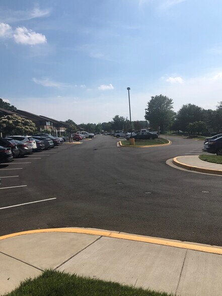 More Photos Of 18211-18221 Flower Hill Way, Gaithersburg Medical For Lease
