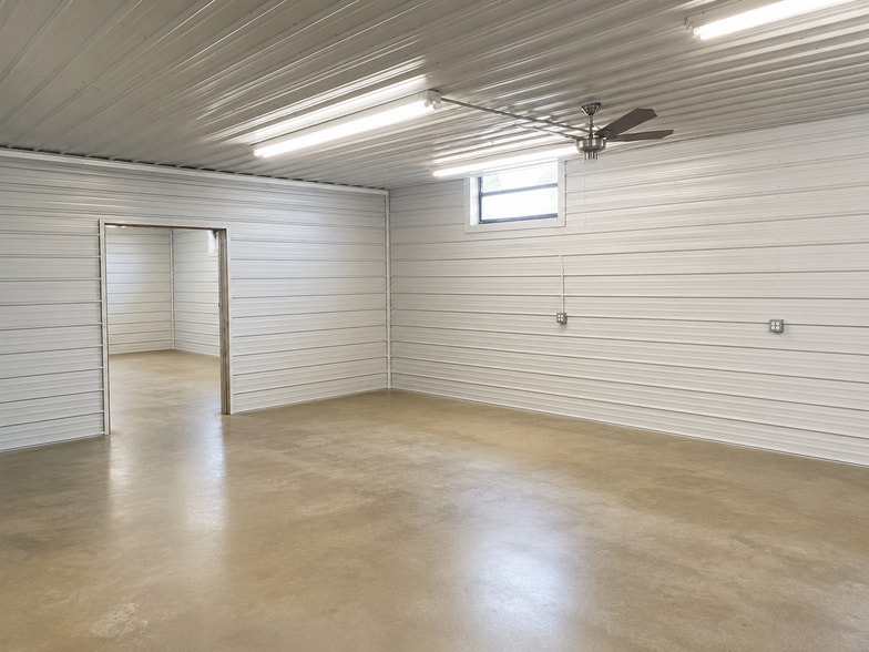 More Photos Of 2646 Lasso Ln, Lakeland Warehouse For Lease