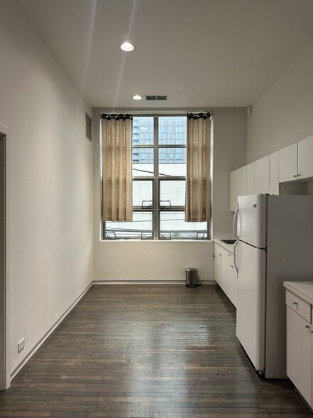 More Photos Of 835 W Washington Blvd, Chicago Unknown For Lease