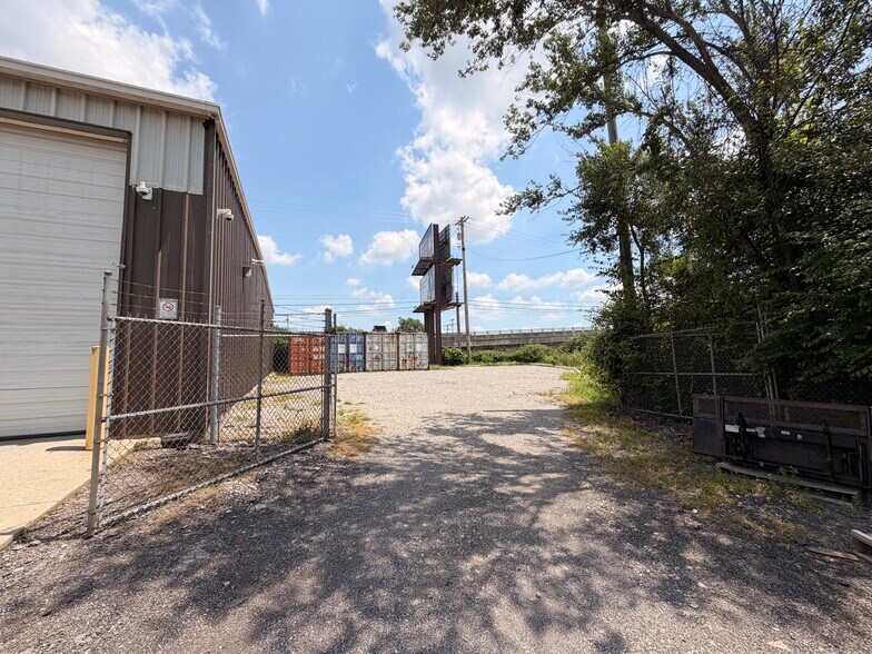 More Photos Of 1915 S High St, Columbus Warehouse For Lease