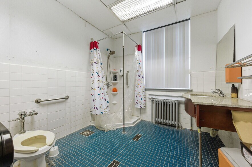 More Photos Of 910 Gilpin Ave, Wilmington Medical For Sale