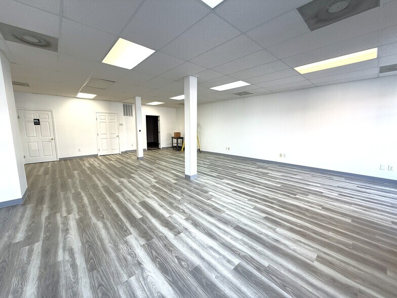 More Photos Of 207 W Main St, Mayodan Storefront Retail Residential For Sale