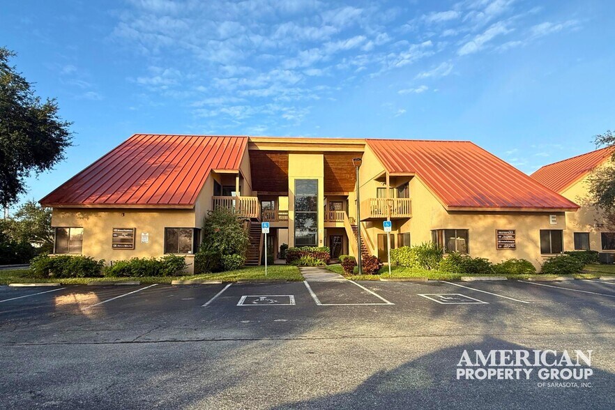 More Photos Of 2831 Ringling Blvd, Sarasota Medical For Sale