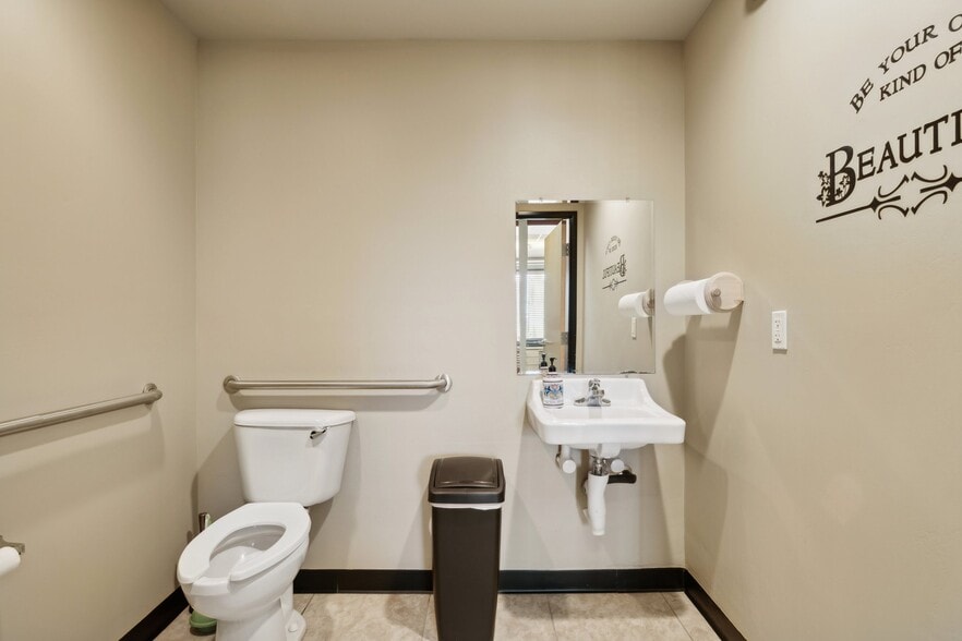 More Photos Of 11111 N Scottsdale Rd, Scottsdale Office For Sale