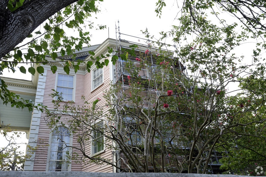 More Photos Of 635 E Bay St, Charleston Office Residential For Lease