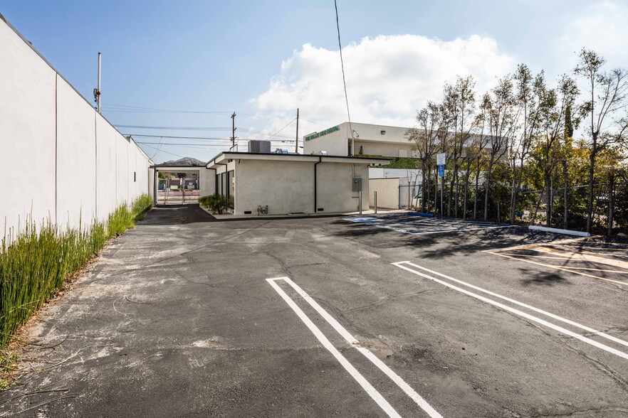 More Photos Of 8809 Sunland Blvd, Sun Valley Medical For Lease