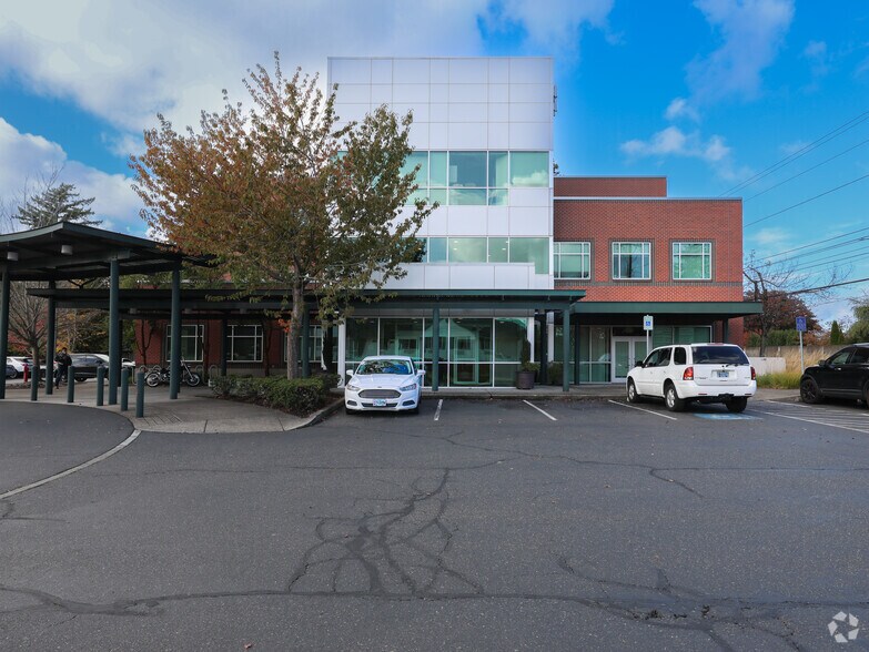 More Photos Of 24076 SE Stark St, Gresham Medical For Lease