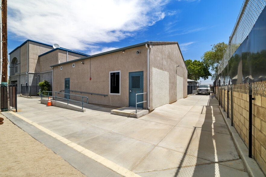 More Photos Of 44339 Beech Ave, Lancaster Schools For Lease