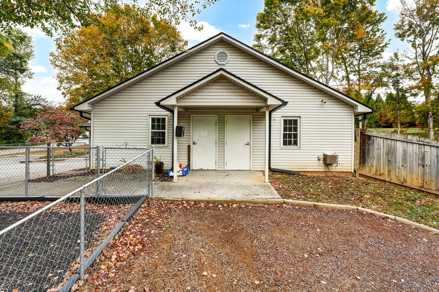 Primary Photo Of 7828 S Northshore Dr, Knoxville Schools For Sale