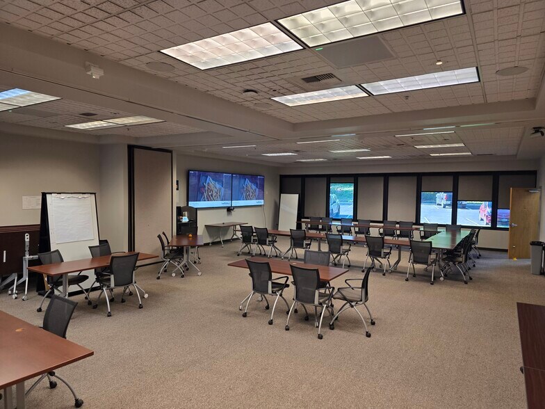 More Photos Of 1009 N Center Pky, Kennewick Office For Lease