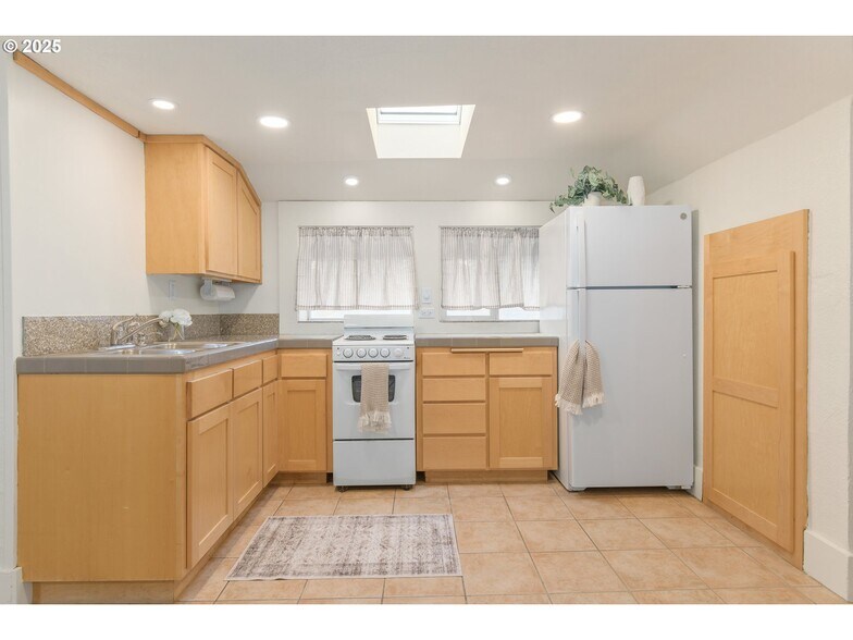More Photos Of 1492 Pearl St, Eugene Office Residential For Sale
