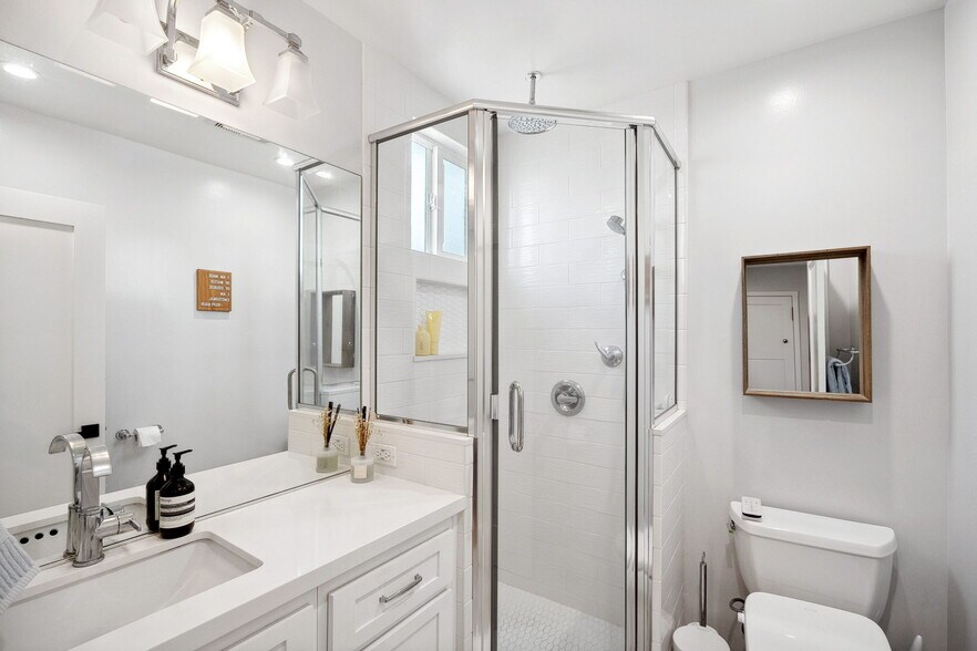 More Photos Of 4852 S Centinela Ave, Los Angeles Multifamily For Sale