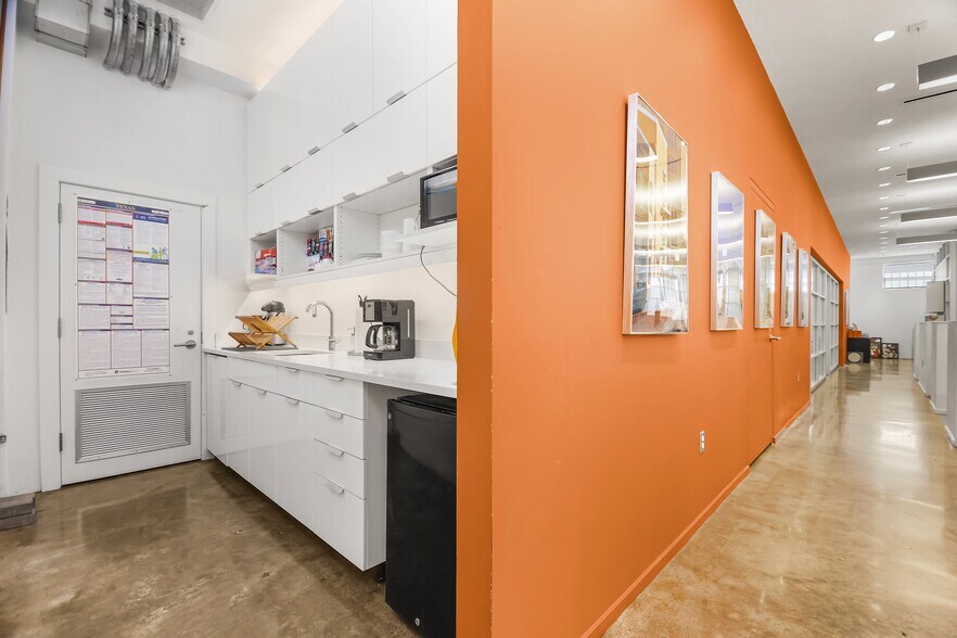 More Photos Of 1320 E Houston St, San Antonio Storefront Retail Office For Lease