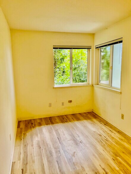 More Photos Of 808-810 6th St S, Kirkland Office Residential For Lease