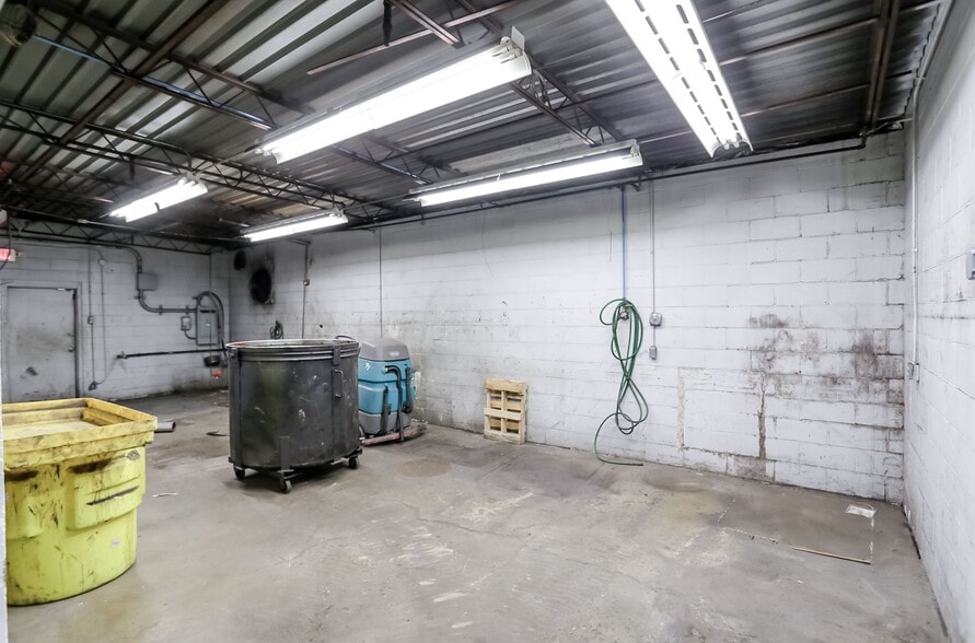More Photos Of 2334 Production Dr, Indianapolis Warehouse For Lease