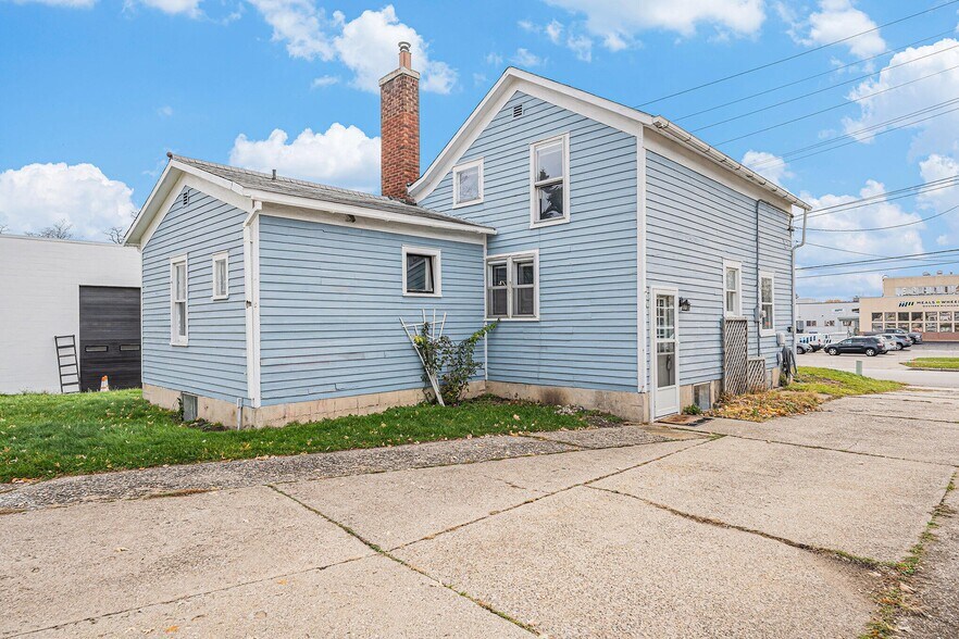 More Photos Of 3981 White St SW, Grandville Flex For Sale