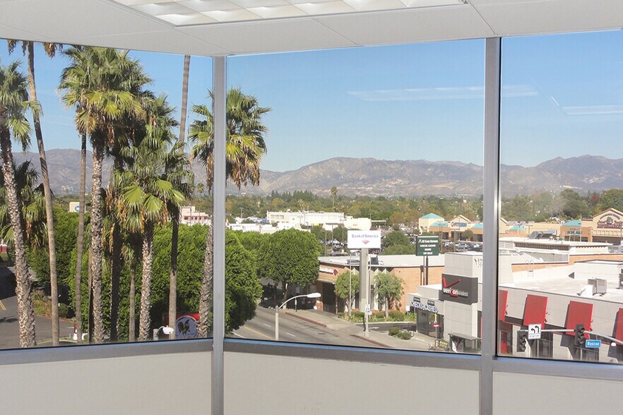 More Photos Of 14500 Roscoe Blvd, Panorama City Coworking Space
