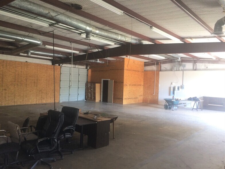 More Photos Of 110 Post Office Dr, Hewitt Warehouse For Lease