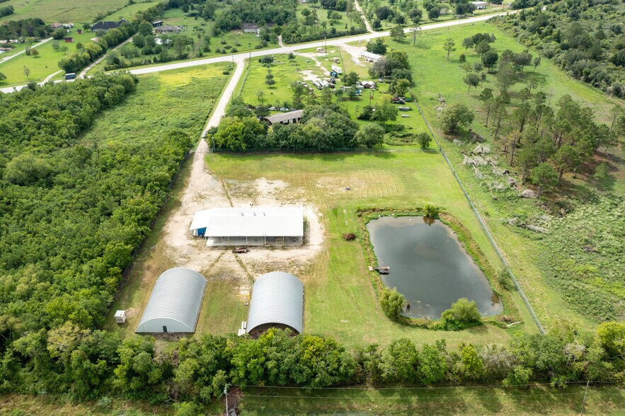 More Photos Of 4512 S Highway 35, Alvin Light Manufacturing For Lease